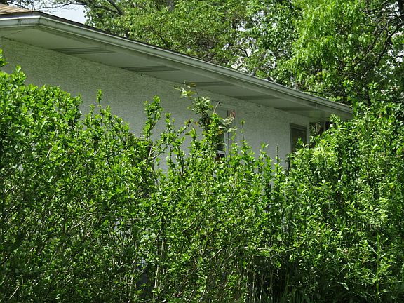 3rd image of 2758 Lakewood Dr
