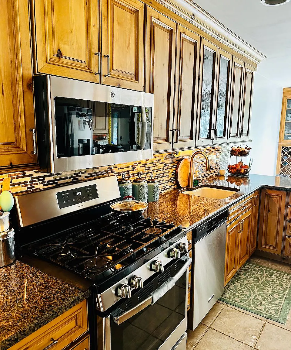 3 bed, 2.5 bath, 2066 sqft, $3,650 — Photo 4