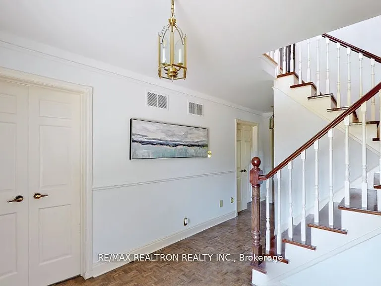 38 Chant Cres — Photo 16