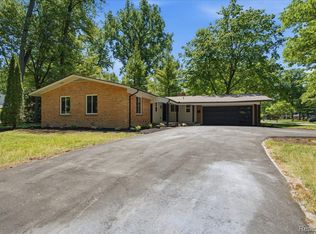 3096 Myddleton Dr, Troy, MI 48084