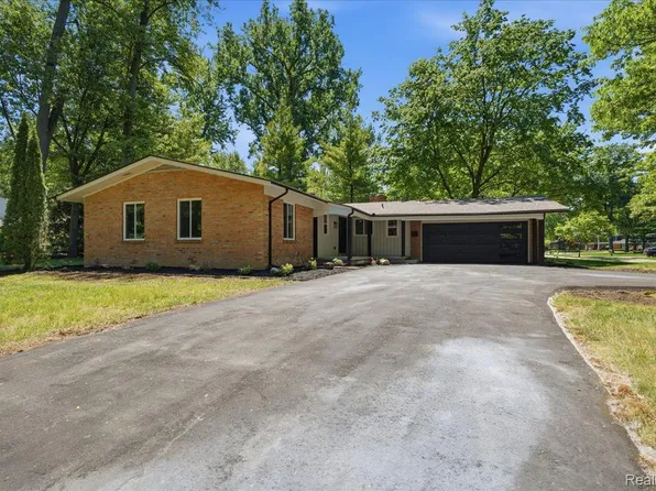 3096 Myddleton Dr, Troy, MI 48084