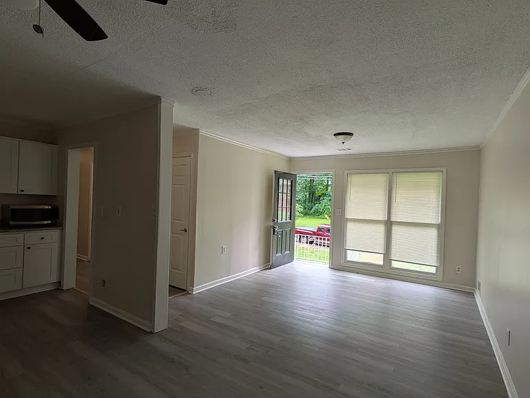 2408 Melody Ln NW — Photo 5