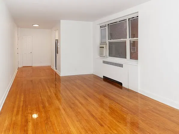 360 W 55th St APT 3C, New York, NY 10019
