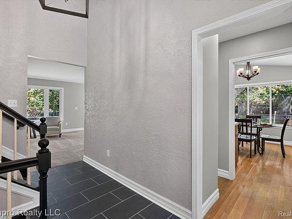 5th image of 660 Gail Ct