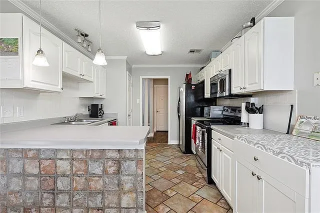 304 Balboa Dr — Photo 4