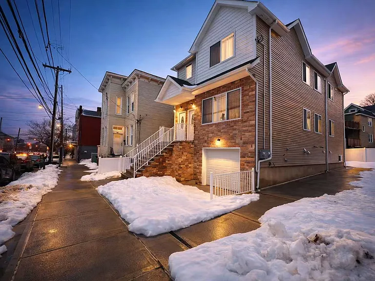 136 Beach St #2 — Photo 1