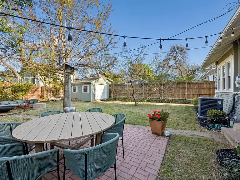 310 N Montclair Ave — Photo 29