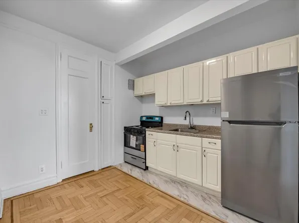 1120 Brighton Beach Avenue image 5 of 11