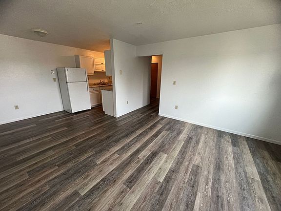 2nd image of 221 8th Ave SE #15