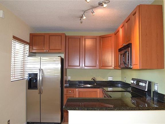 3rd image of 2655 NE 8th Ave APT 102