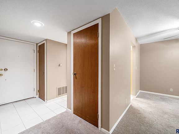 4th image of 2904 W 33rd St APT 125
