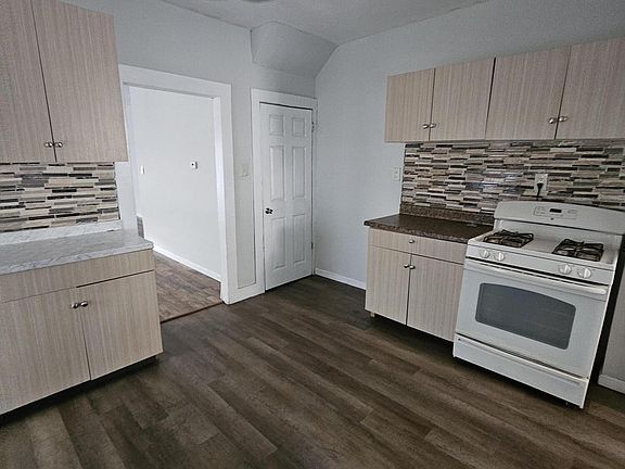 4th image of 2231 Boulevard Ave