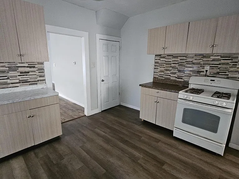 2231 Boulevard Ave — Photo 4