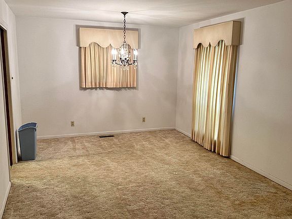 4th image of 624 Poinsetta Dr