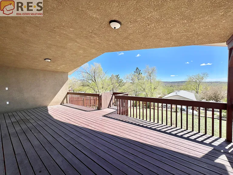 2739 Straus Ln — Photo 23