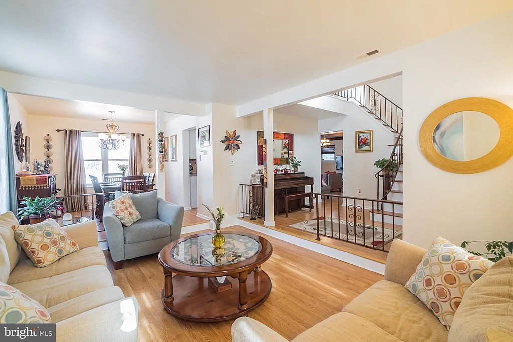 4 bed, 2.5 bath, 1808 sqft, $3,200 — Photo 4