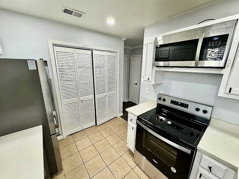 39 Huntsfield Dr — Photo 10