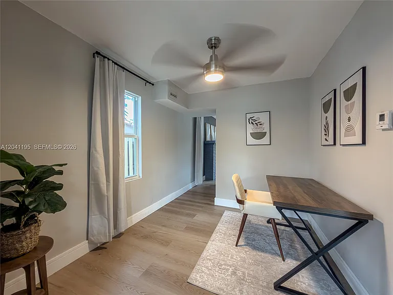 1813 SW 10th St — Photo 13