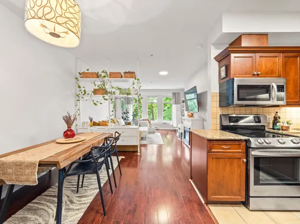 2488 Welcher Ave #302, Pt Coquitlam, BC V3C 1X7