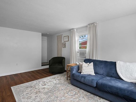 3rd image of 85 E Hobart Street
