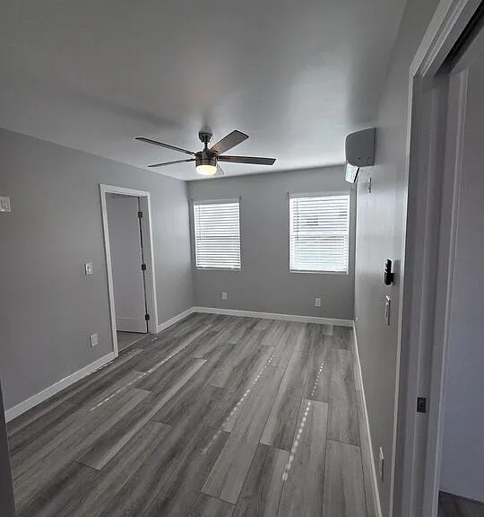 5353 1/2 S Harcourt Ave — Photo 15