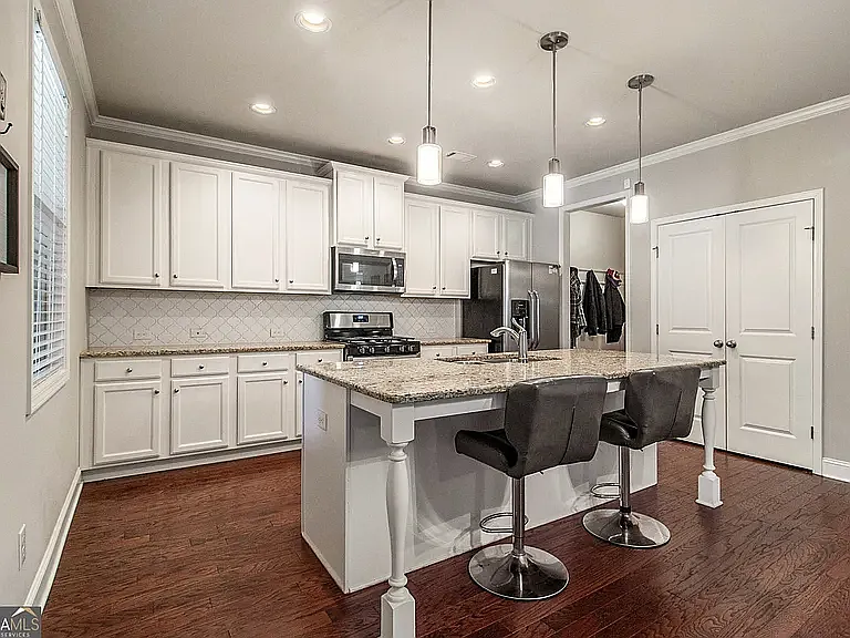 5964 Park Bend Ave — Photo 1
