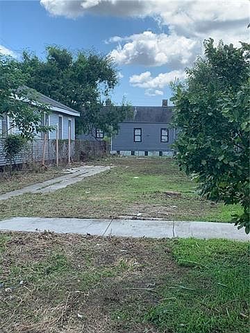 1st image of 833 Jourdan Ave