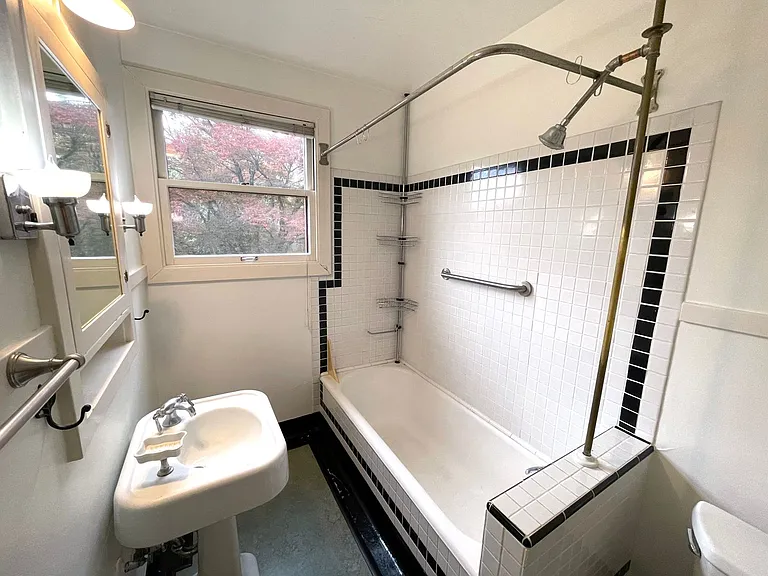 2253 NW Pettygrove St #1-4 — Photo 9