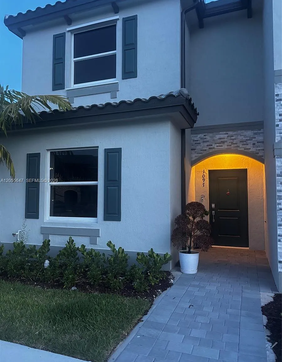 3 bed, 3.0 bath, $2,690 — Photo 1