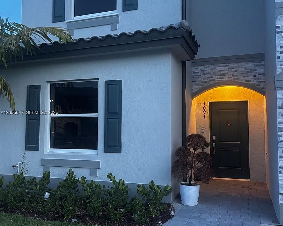 1st image of 1097 SE 2nd Ter