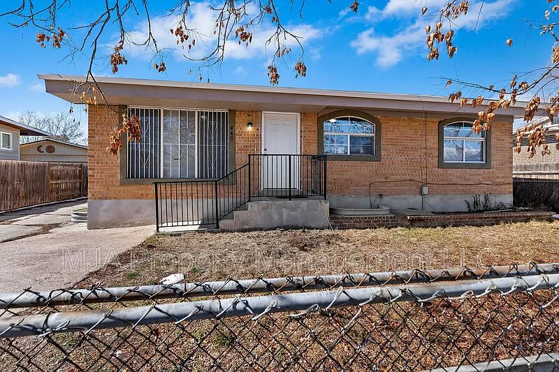 443 N Dorothea Way