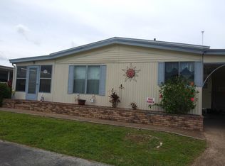 595 Plaza Del Sol, North Fort Myers, FL 33917