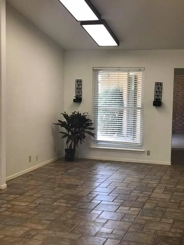 Living Space - 5315 Montreal Dr