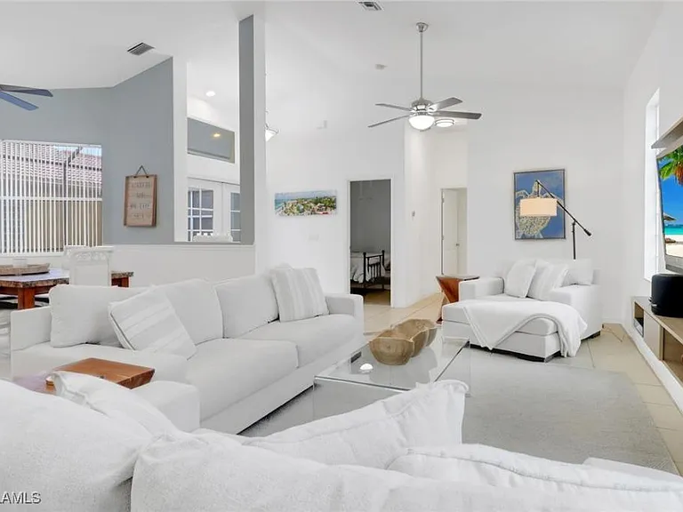 9521 Mariners Cove Ln — Photo 1