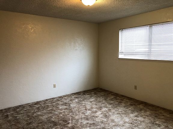 5th image of 978 NW Cleveland Ave APT 3