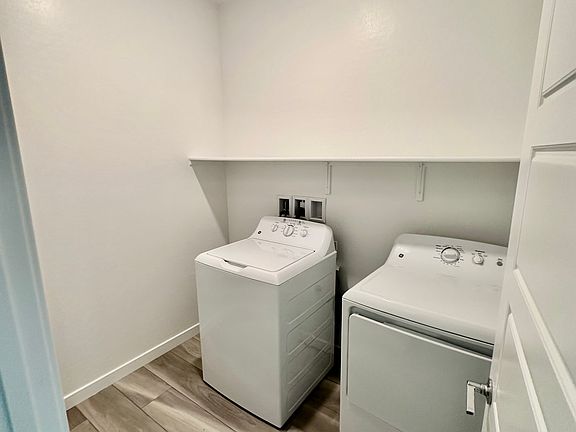 #GuardianRealty Lake Las Vegas Home Rental Pool laundry_09082023
