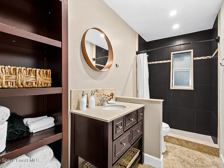 1672 Pineapple Ave #1672 — Photo 5