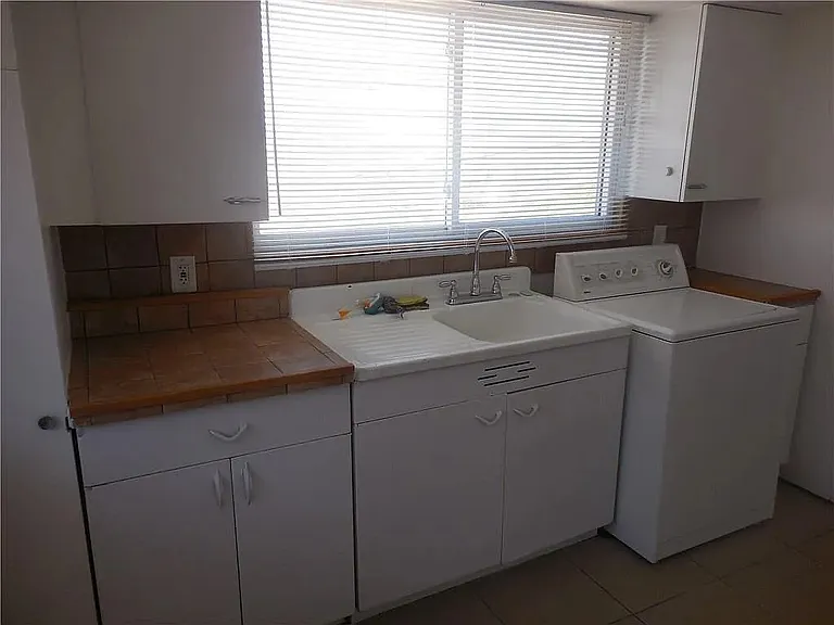814 W Yandell Dr — Photo 16