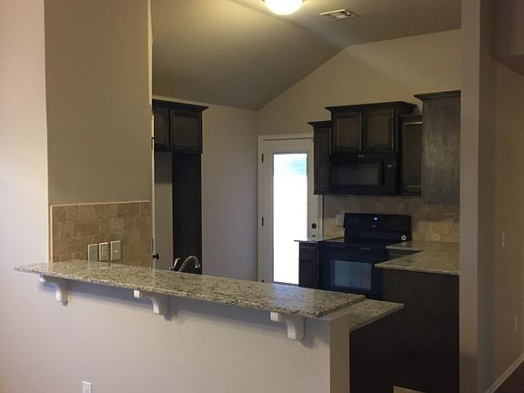 2nd image of 1100 Chestnut Creek Dr