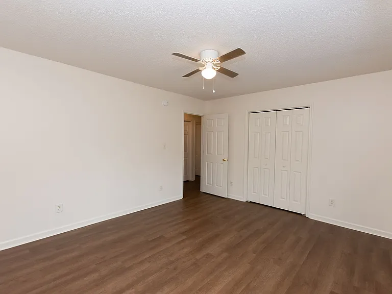 241 Lakewood Dr — Photo 24