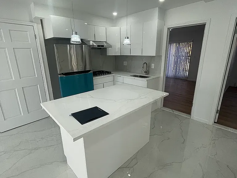 2163 E 17th St #2 — Photo 5
