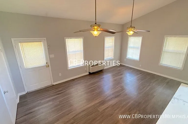 3136 Sycamore View Rd — Photo 3