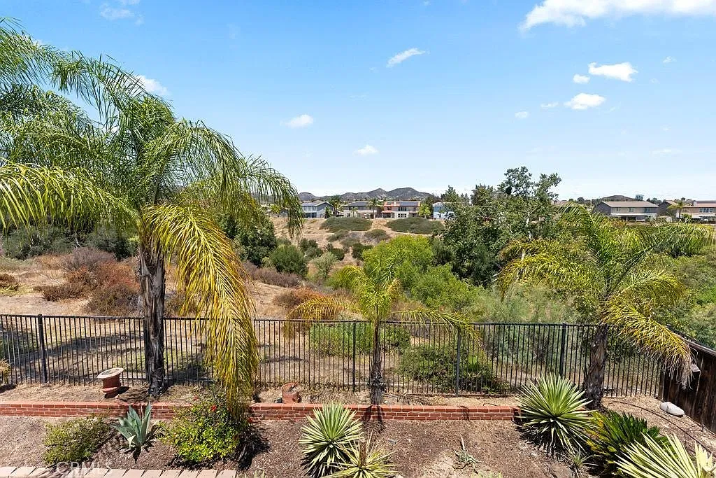5 bed, 3040 sqft, $3,600 — Photo 3