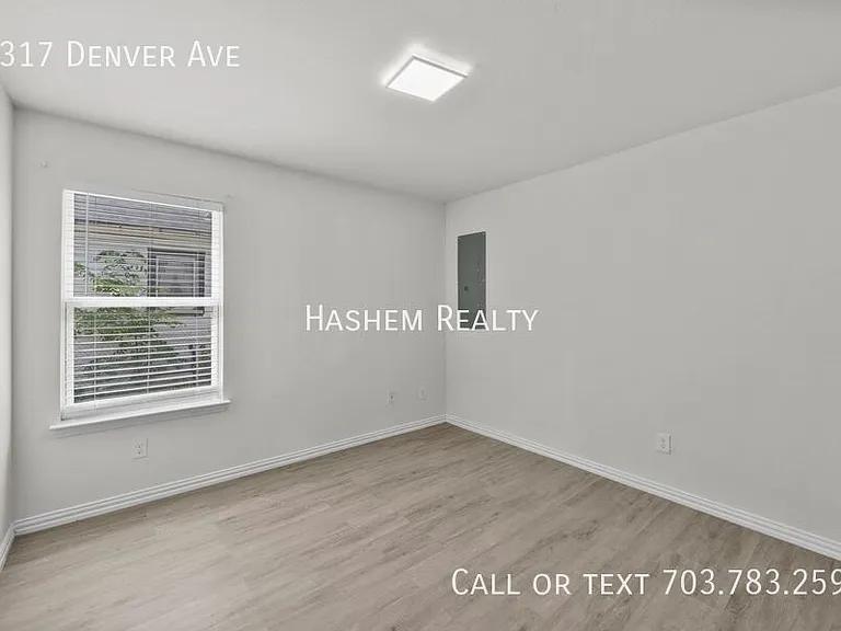 1317 Denver Ave — Photo 4