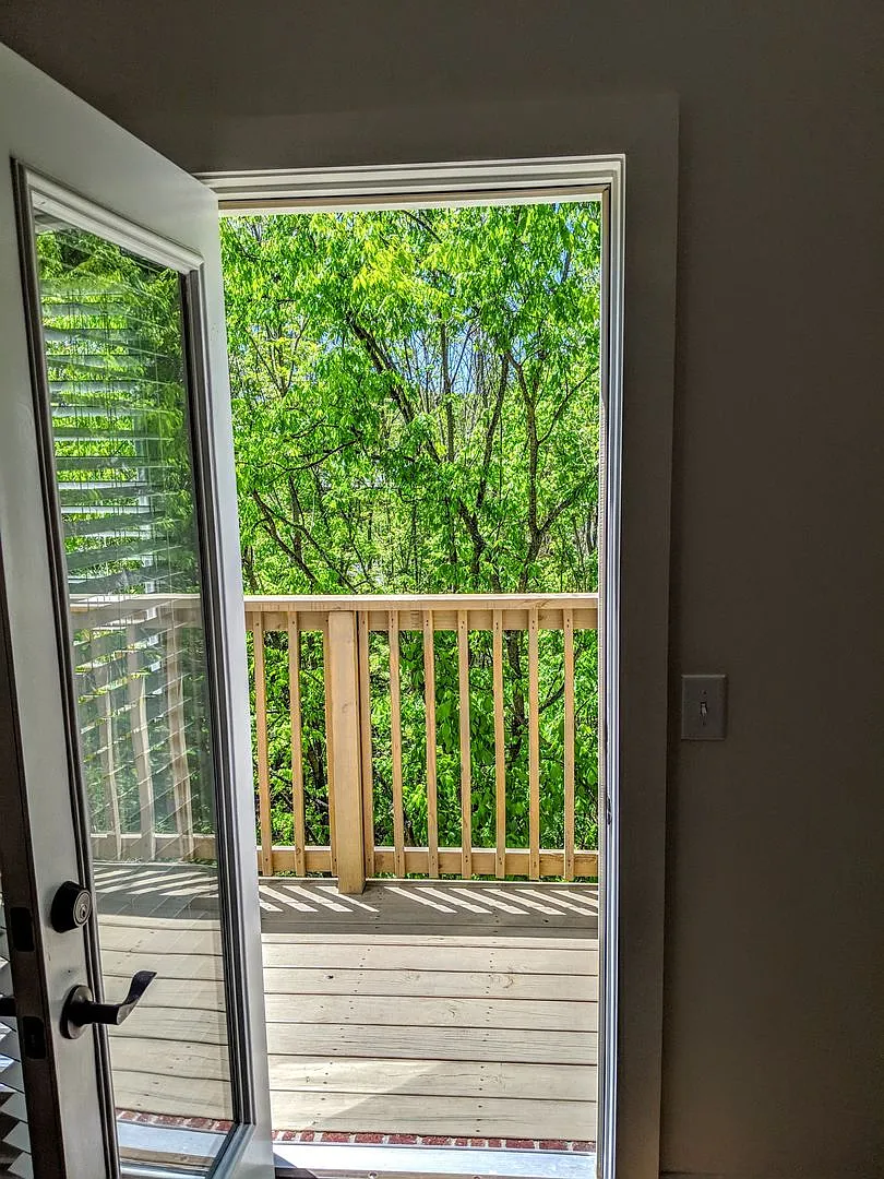 Beautiful, Spacious Townhome in Central Location - Popular Floor Plan — Photo 1