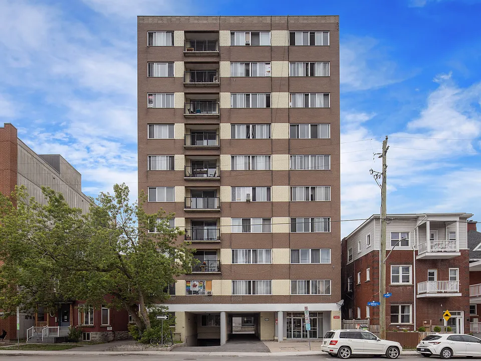 371 Gilmour St