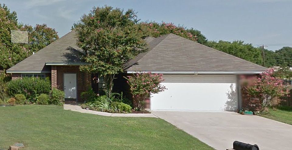 1st image of 400 Diana Ln