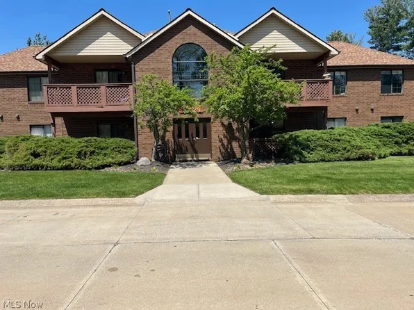 8621 Scenicview Dr APT 105, Broadview Heights, OH 44147