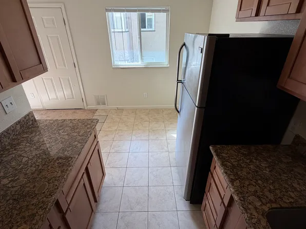 273 Macarthur Blvd, Oakland, CA