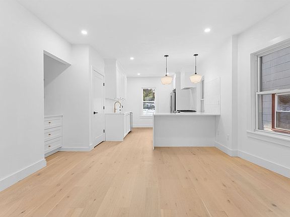 5th image of 57 Weld Hill St #1